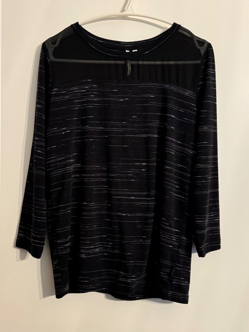 Calvin Klein Jeans Black w/ white accents Long Sleeve top womens sz m